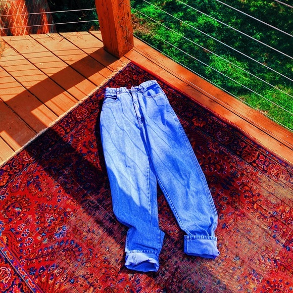 vintage lightwash high waisted jeans 🌊 - Picture 3 of 9